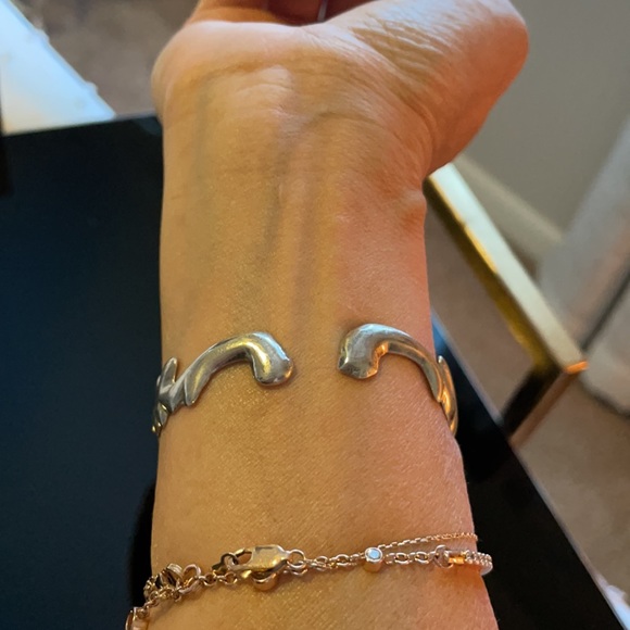 Women’s Turquoise and Silver cuff - Picture 7 of 9